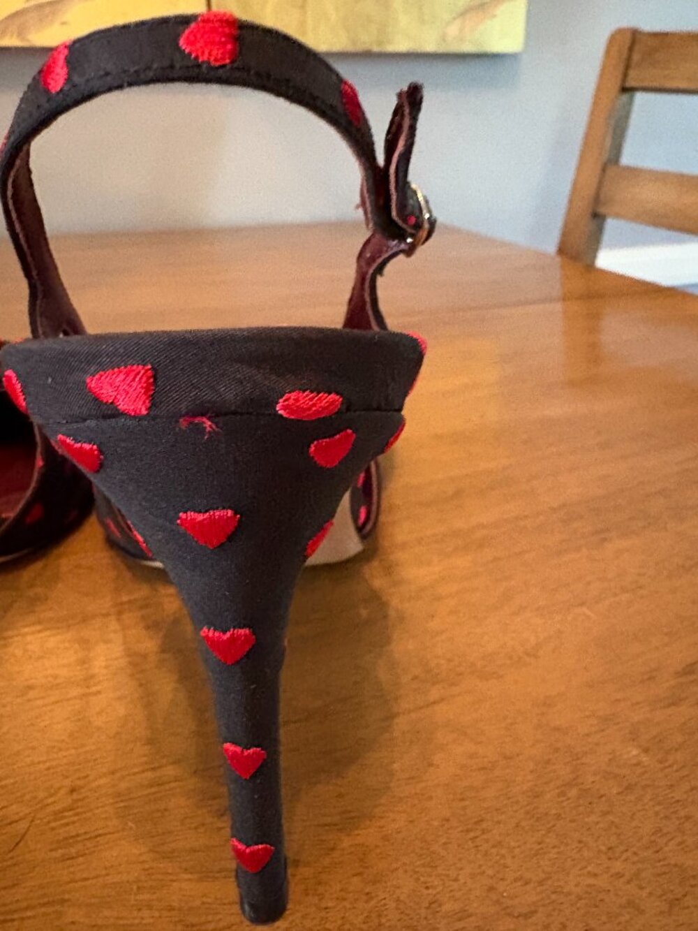 NWOT Kate Spade Black Slingback Heels with Red Hearts and Bow Accents. Size 8.5 - Picture 11 of 14